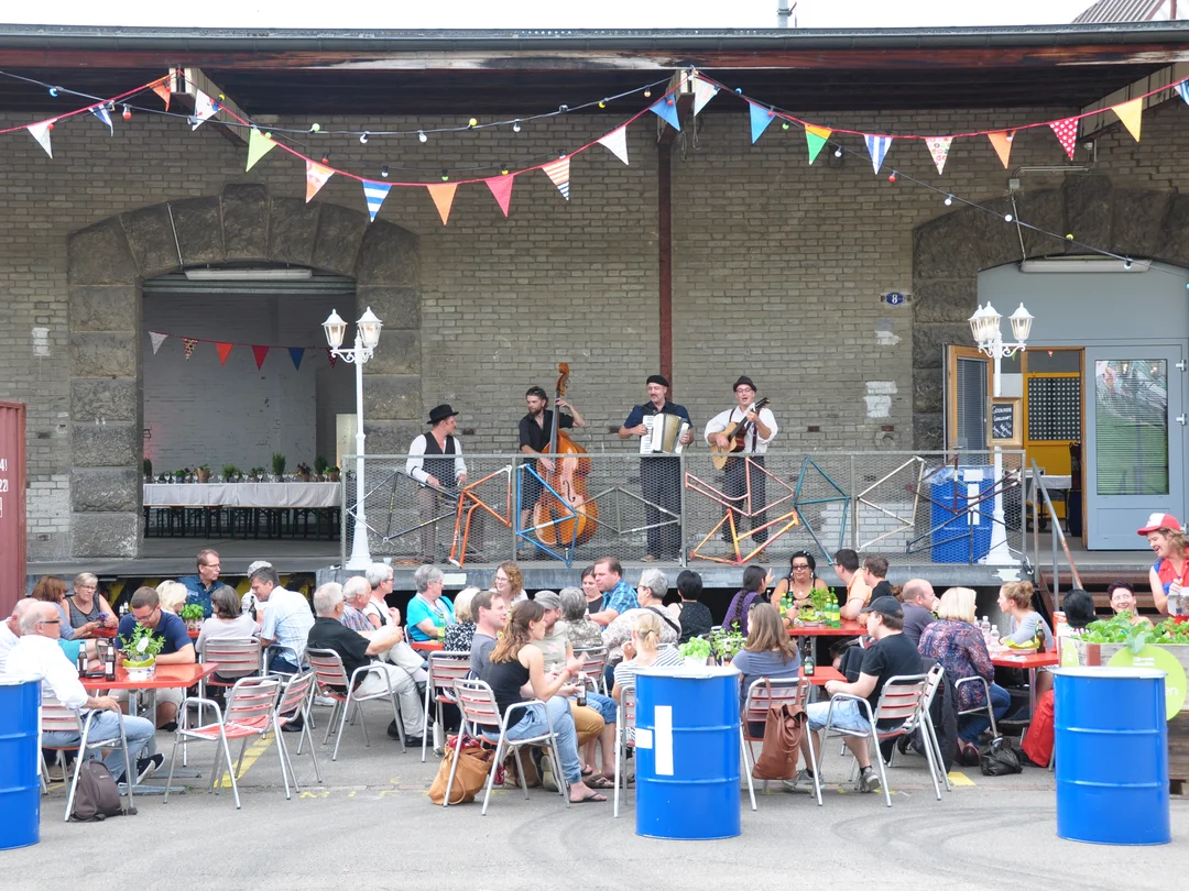 Lattich St.Gallen Helferfest Aufgetischt